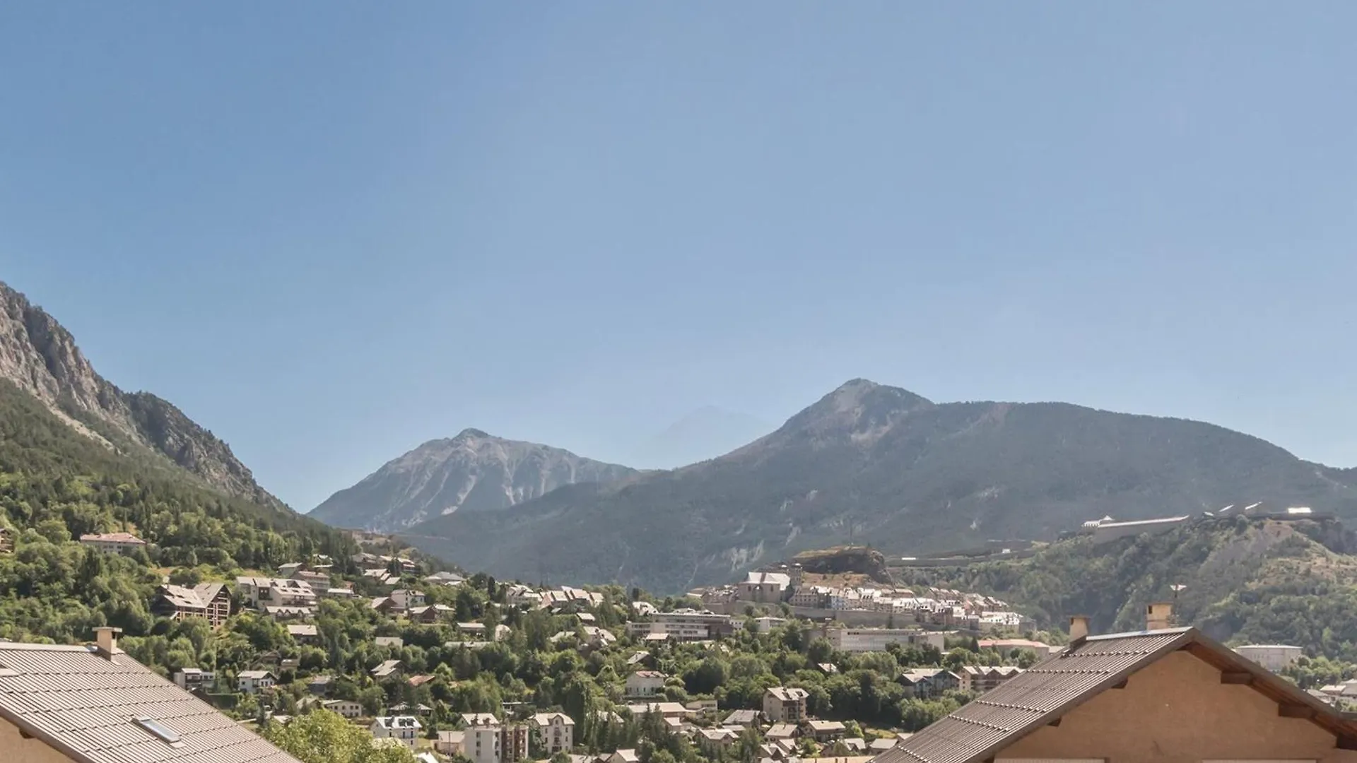 Studio 2 Etoiles Pour 4 Pers. Avec Balcon A Briancon - Fr-1-330C-62 Apartment France